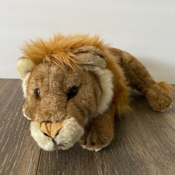 E & J Classic Toys Vintage Ej Classic Lion Laying Realistic Safari